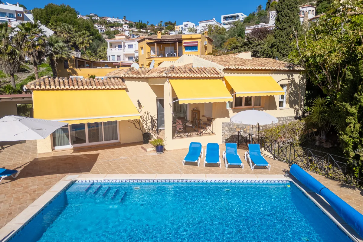 Ferienvilla mit privatem Pool und Aussicht