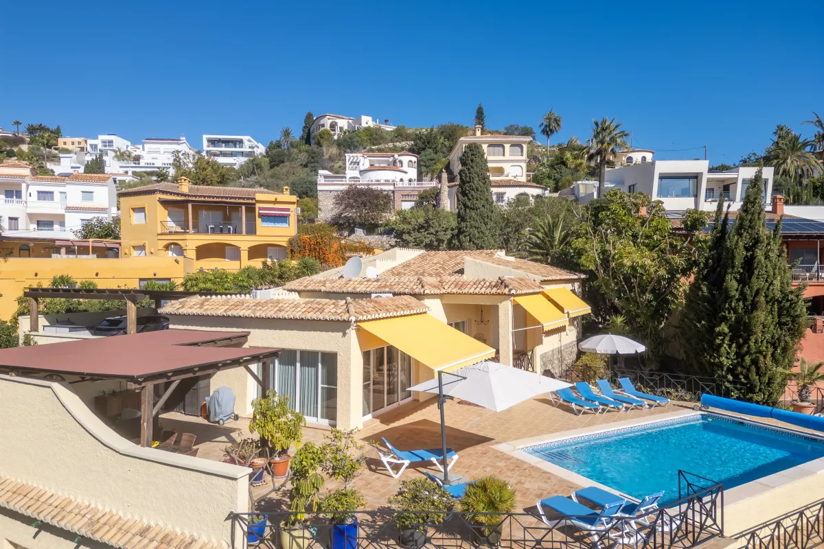 Die Villa Aura liegt auf dem exklusiven Hügel Monte de los Almendros