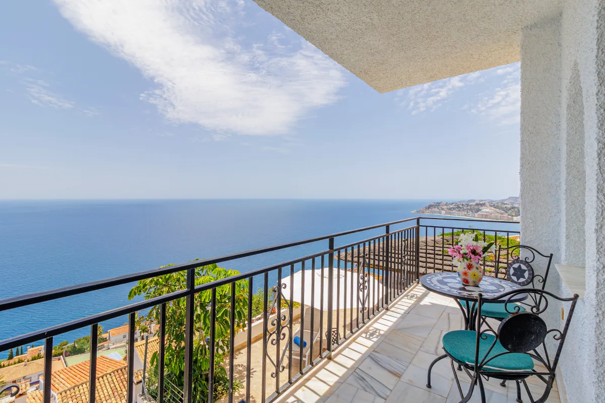 Atemberaubender Blick vom Balkon auf das Mittelmeer