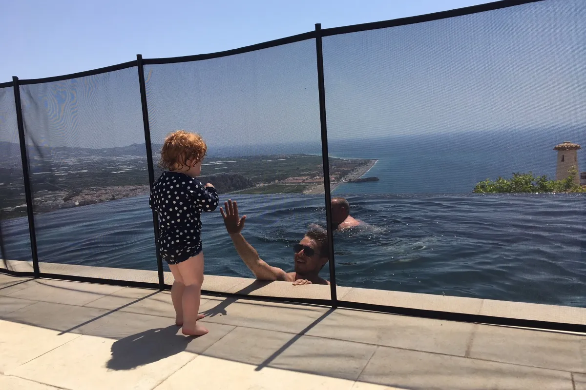 child-friendly-swimming-pools-with-mobile-fence.jpg