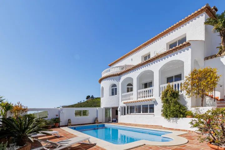 Villa met zwembad en terras