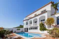 Villa con piscina y terraza