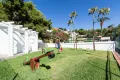 La zona común con parque infantil