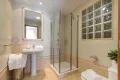 Großzügiges Badezimmer des Apartments