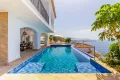 (Beheizter) privater Pool mit Blick auf das Mittelmeer